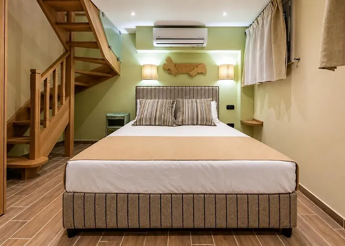 Ipelhome - Plaka Boutique Apartments